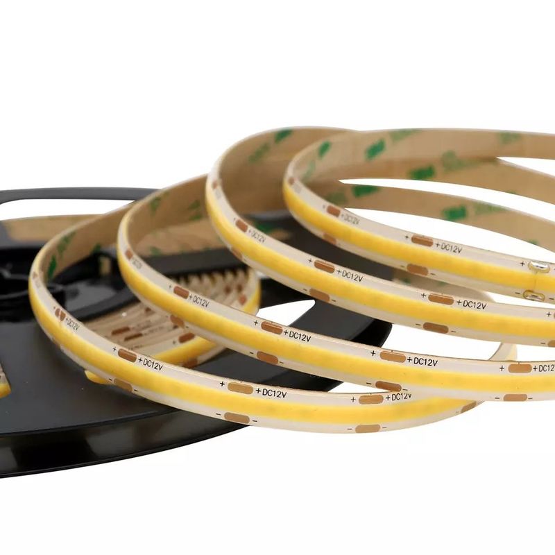320Leds สาย LED แบบยืดหยุ่น สีขาว / สีขาวอบอุ่น DC24V ความกว้าง 8 มม