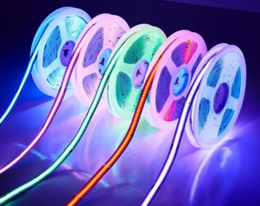 โคมไฟ แสงไหล lm 1000 24V 576LEDs / เมตร RGB COB LED แสงอ่อน สายแสงตรงดี